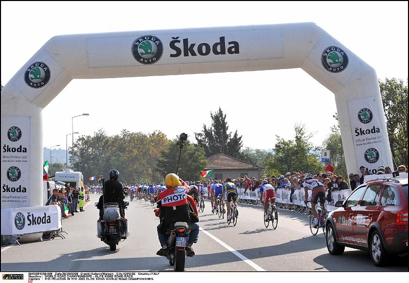 167.jpg - THE PELOTON IN THE 2008 ELITE MENS WORLD ROAD CHAMPIONSHIPS